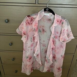 EVA SHOW M pink s/s floral kimono. NWOT. Never worn. Beautiful.